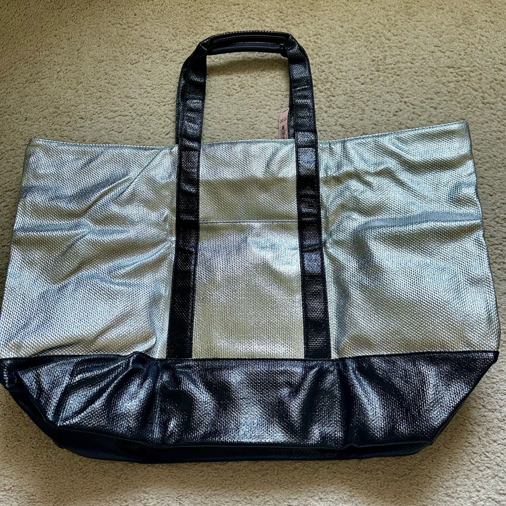 Victoria’s Secret Overnight Bag - Picture 7 of 7